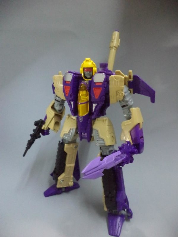 New Transformers Generations Blitzwing Versus Springer Images Show Triple Changer Awesomeness  (24 of 49)